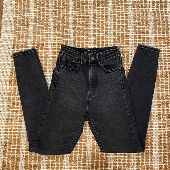 Stradivarius Super High Waisted Skinny Jean with Rip in Black - Picture 8 of 13